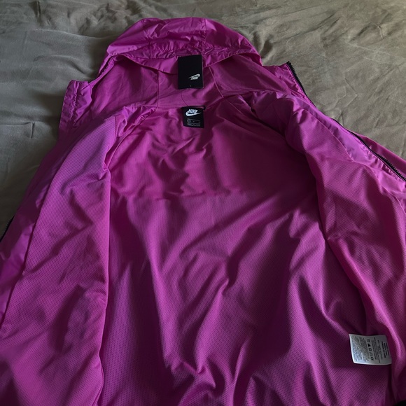 Nike Women's Hot Pink Hooded Windbreaker - Picture 3 of 6